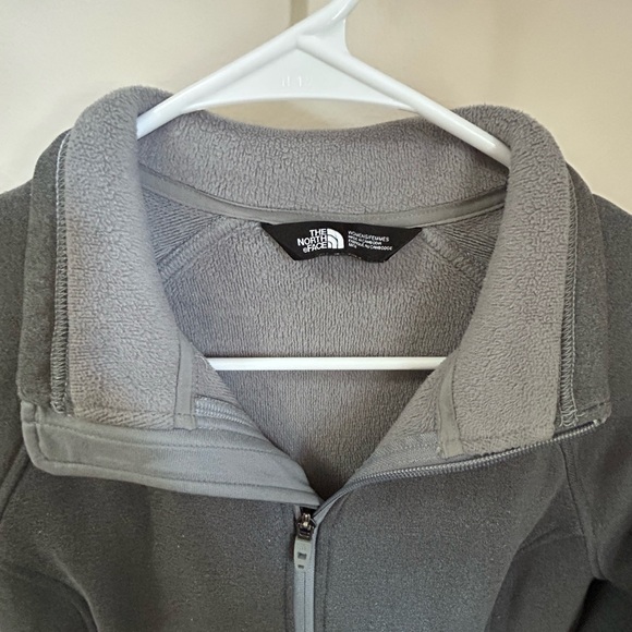 The North Face Light Gray Thick Winter Jacket - Size M - Picture 7 of 7